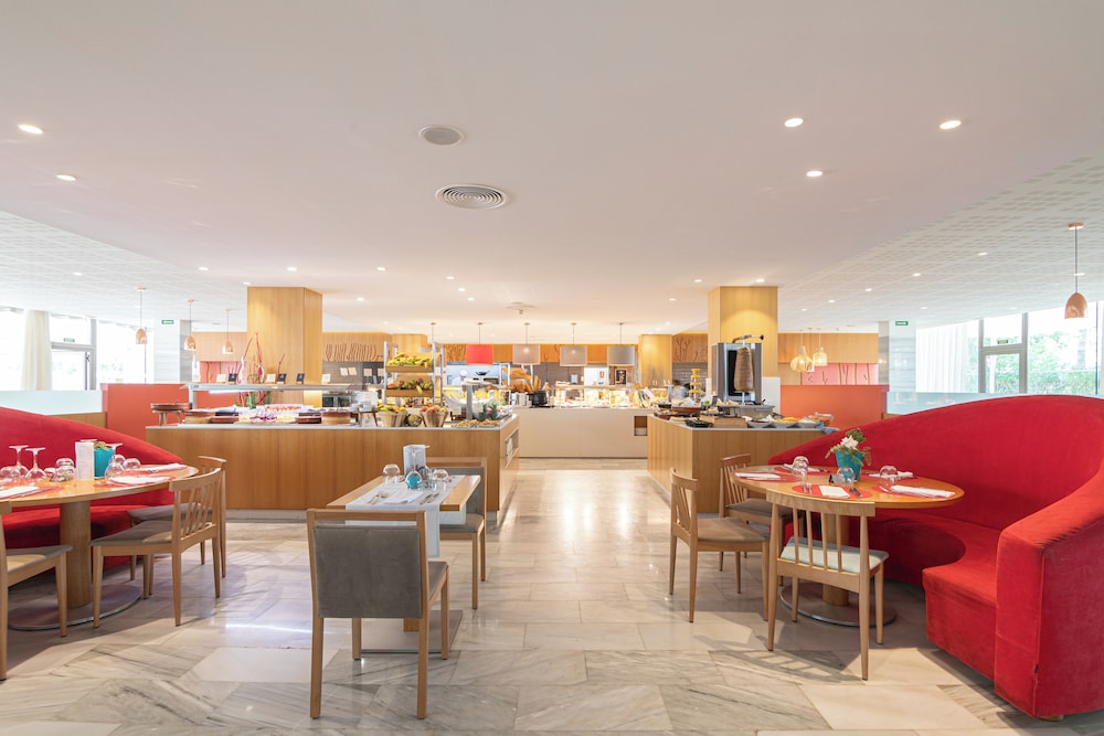Hotel JS Sol de Alcudia — Restaurant & bars in Alcudia, Balearic Islands