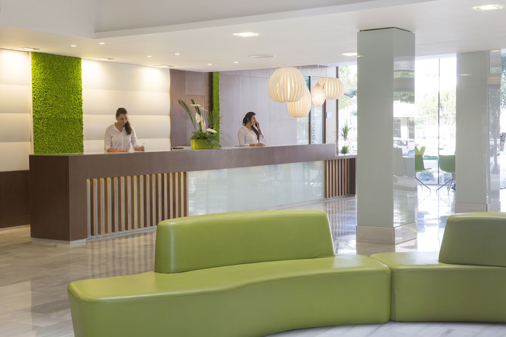 Hotel JS Sol de Alcudia — Hotel building in Alcudia, Balearic Islands
