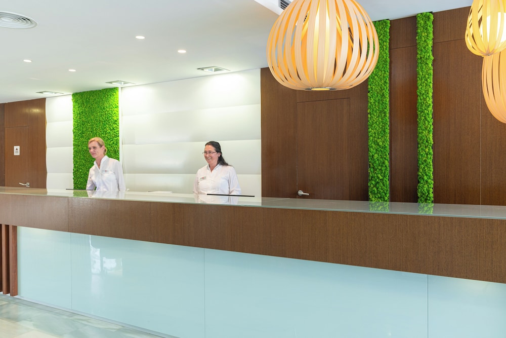 Hotel JS Sol de Alcudia — Hotel building in Alcudia, Balearic Islands