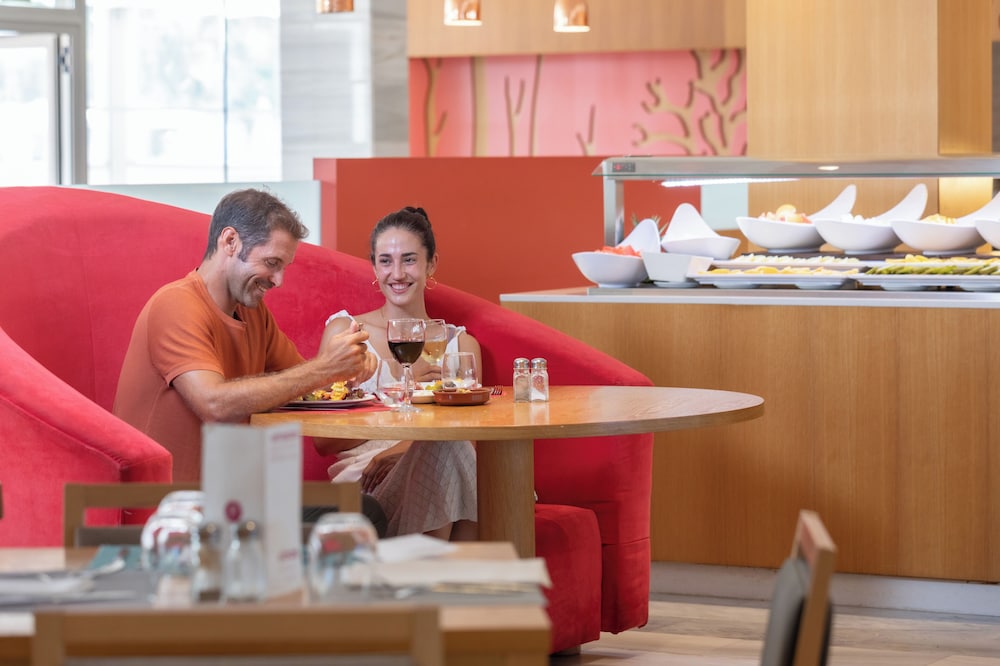 Hotel JS Sol de Alcudia — Restaurant & bars in Alcudia, Balearic Islands
