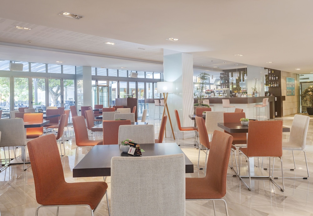 Hotel JS Sol de Alcudia — Restaurant & bars in Alcudia, Balearic Islands