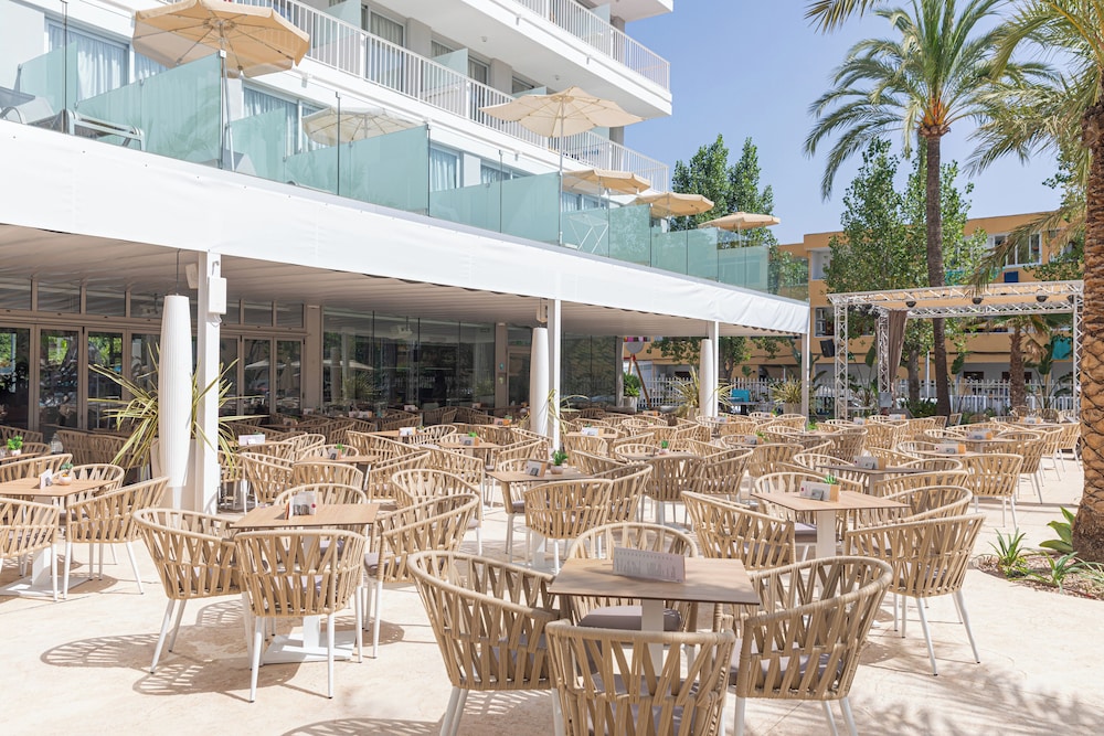 Hotel JS Sol de Alcudia — Restaurant & bars in Alcudia, Balearic Islands