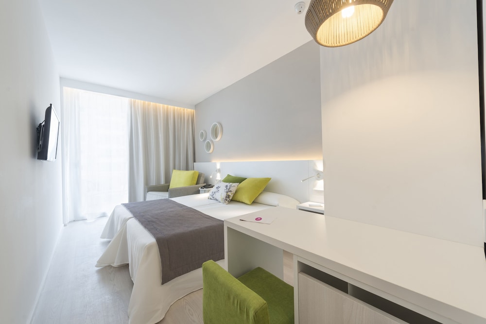 Hotel JS Sol de Alcudia — Hotel rooms in Alcudia, Balearic Islands