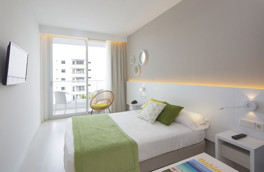 Hotel JS Sol de Alcudia — Hotel rooms in Alcudia, Balearic Islands