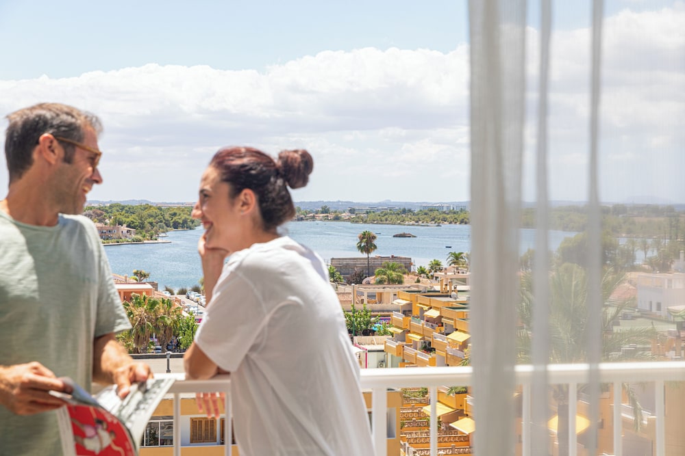 Hotel JS Sol de Alcudia — Hotel rooms in Alcudia, Balearic Islands