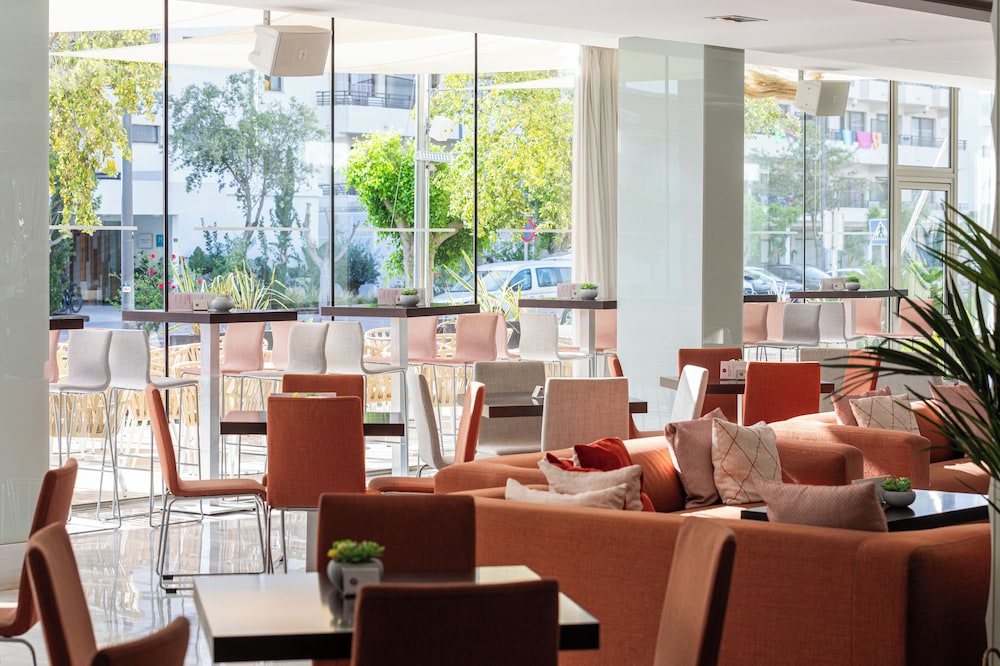 Hotel JS Sol de Alcudia — Restaurant & bars in Alcudia, Balearic Islands
