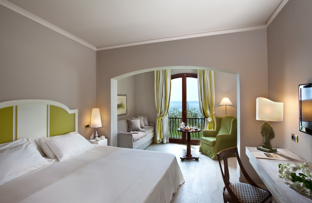 Grand Hotel Baia Verde — Hotel rooms in Aci Castello, Sicily