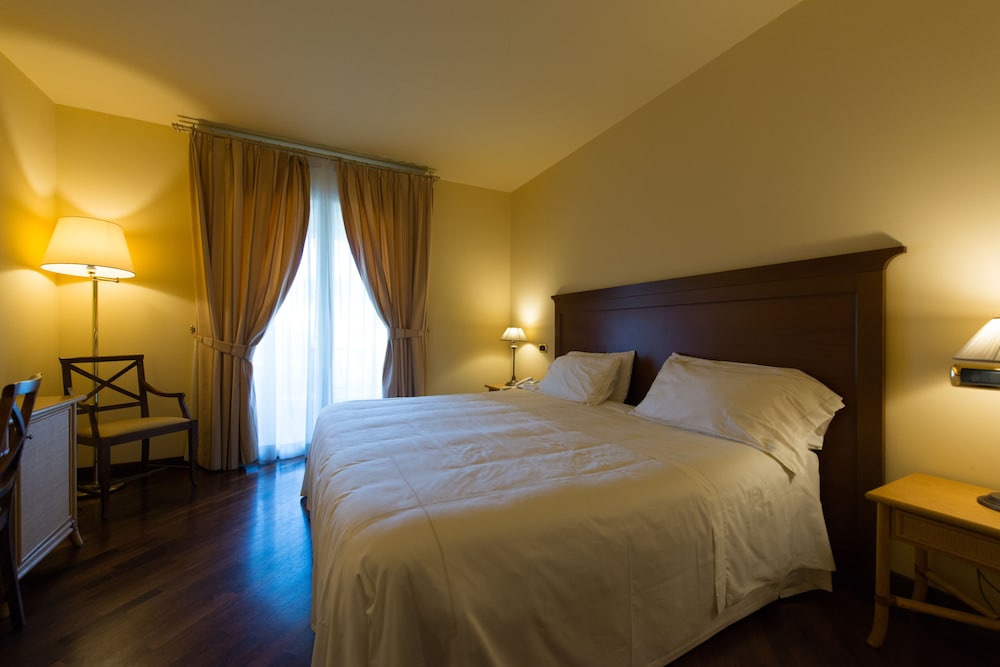 Grand Hotel Baia Verde — Hotel rooms in Aci Castello, Sicily