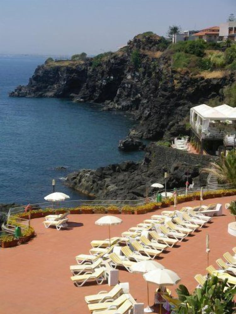Grand Hotel Baia Verde — Beach in Aci Castello, Sicily