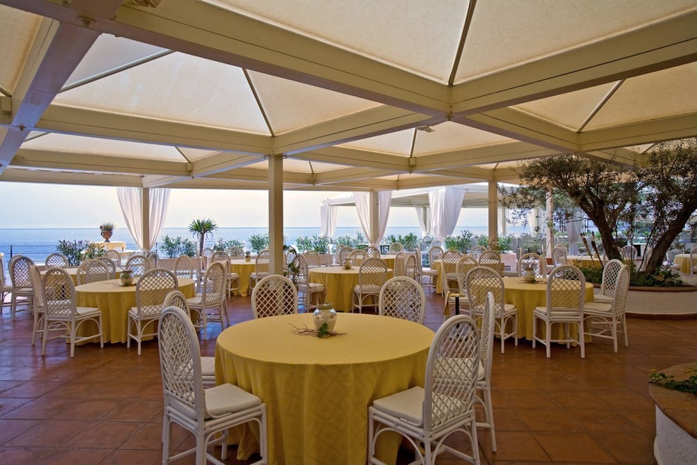 Grand Hotel Baia Verde — Restaurant & bars in Aci Castello, Sicily