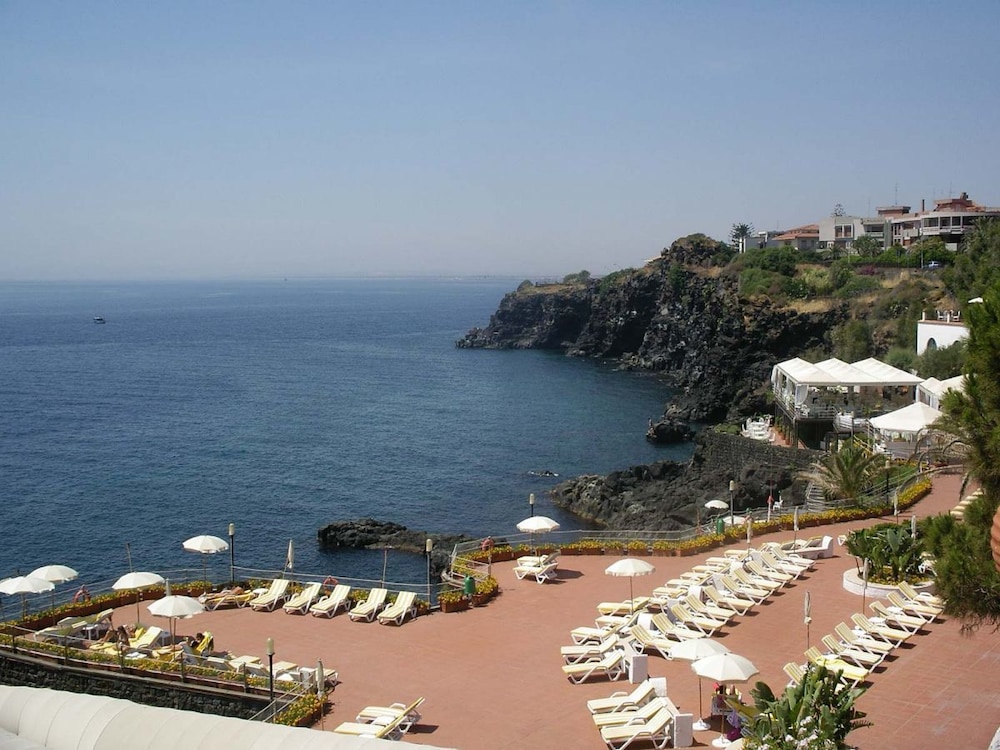 Grand Hotel Baia Verde — Beach in Aci Castello, Sicily