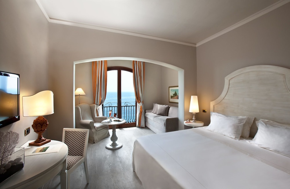 Grand Hotel Baia Verde — Hotel rooms in Aci Castello, Sicily