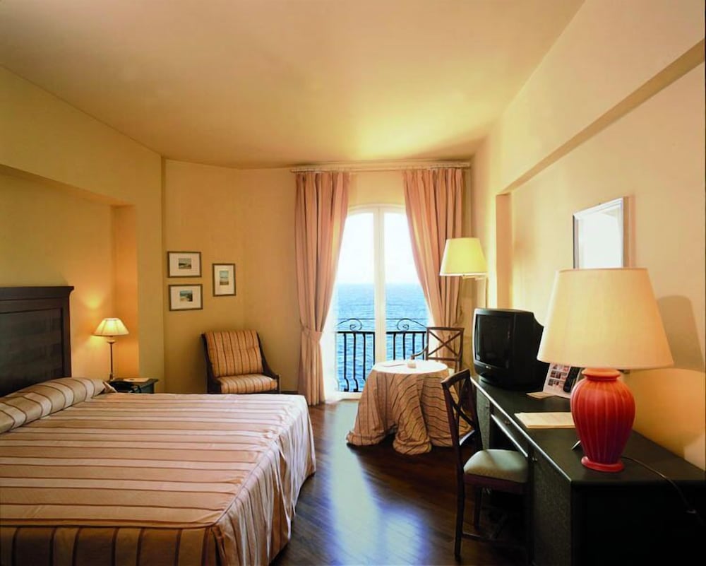 Grand Hotel Baia Verde — Hotel rooms in Aci Castello, Sicily