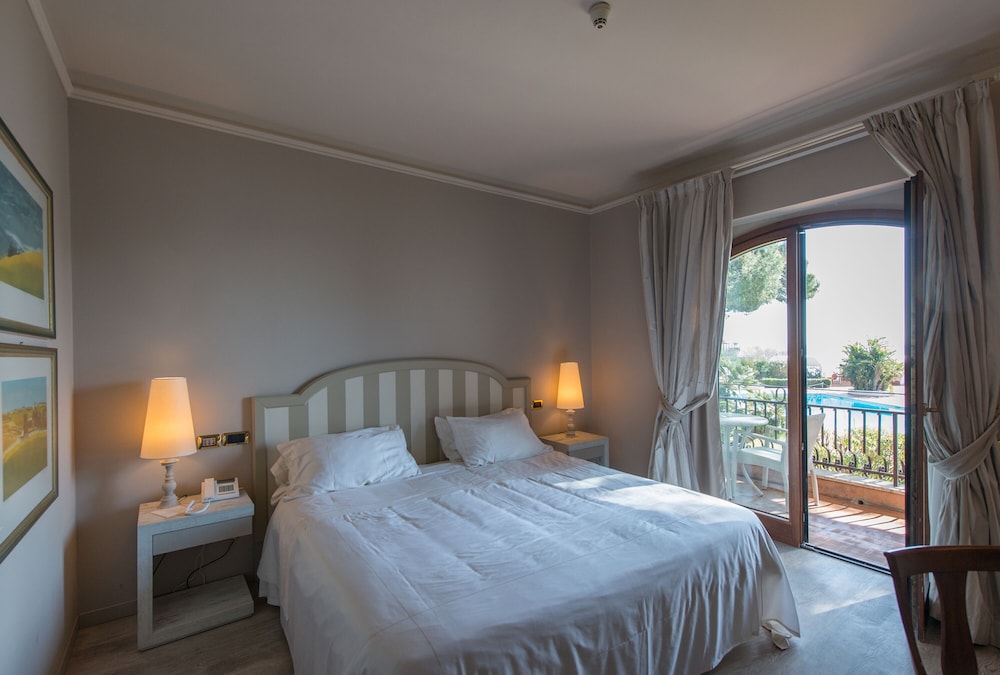 Grand Hotel Baia Verde — Hotel rooms in Aci Castello, Sicily