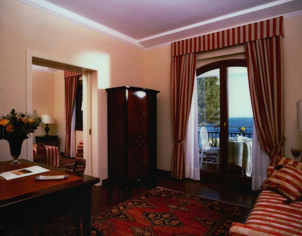 Grand Hotel Baia Verde — Hotel rooms in Aci Castello, Sicily