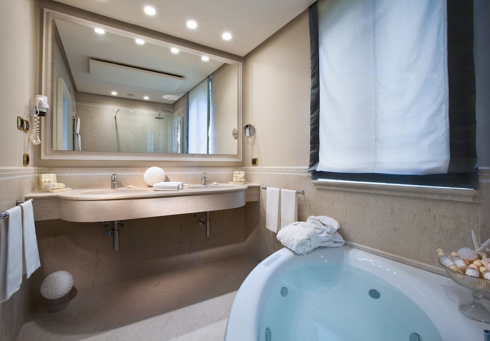 Grand Hotel Baia Verde — Hotel rooms in Aci Castello, Sicily
