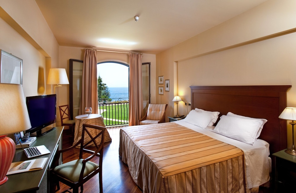 Grand Hotel Baia Verde — Hotel rooms in Aci Castello, Sicily