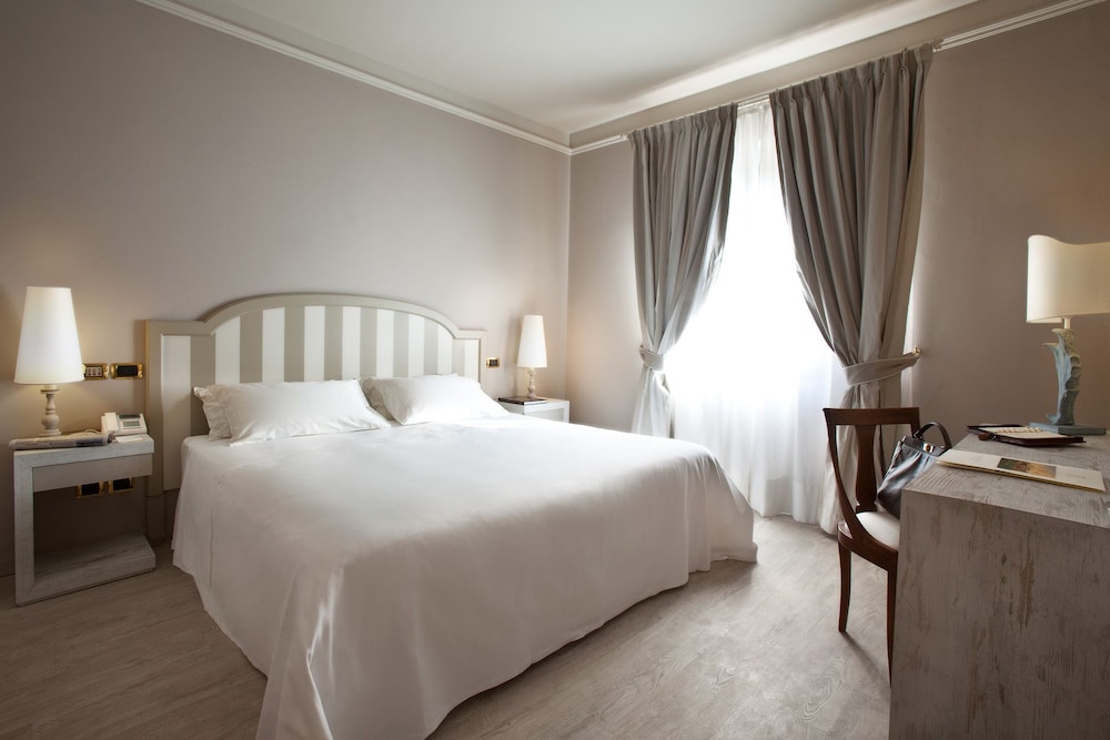 Grand Hotel Baia Verde — Hotel rooms in Aci Castello, Sicily