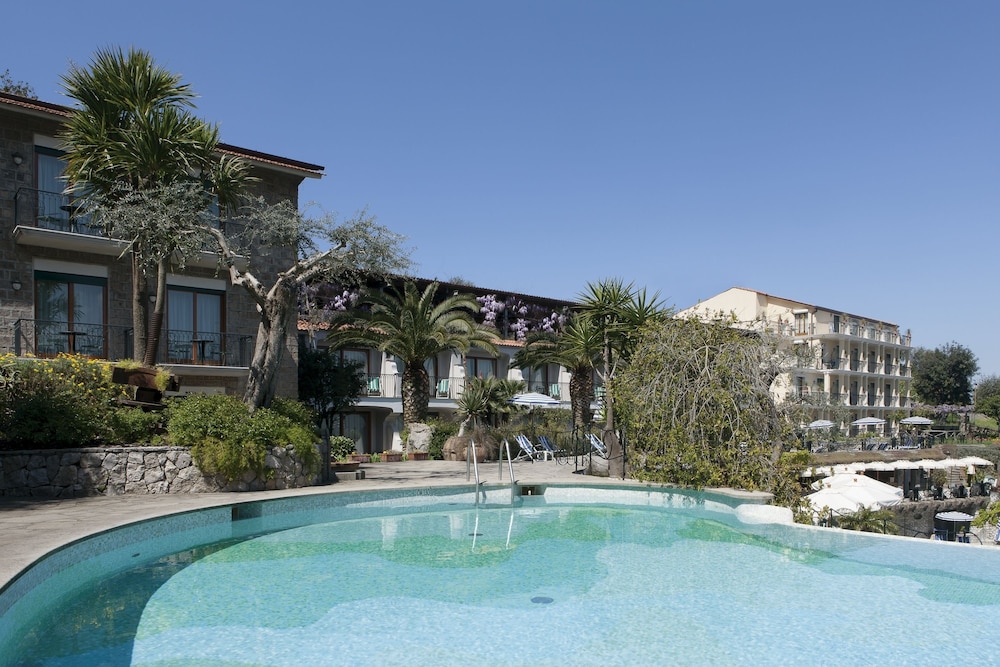 Grand Hotel Capodimonte — Swimming pool in Sorrento, Campania