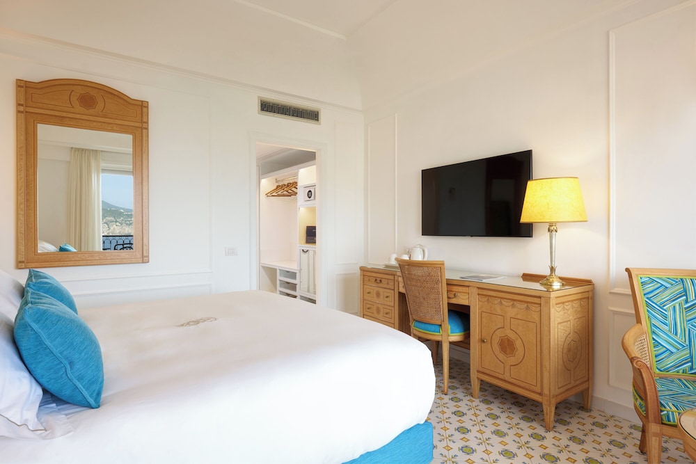 Grand Hotel Capodimonte — Hotel rooms in Sorrento, Campania