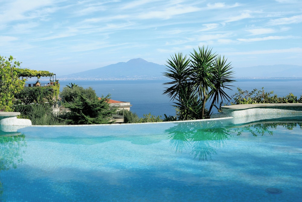 Grand Hotel Capodimonte — Swimming pool in Sorrento, Campania