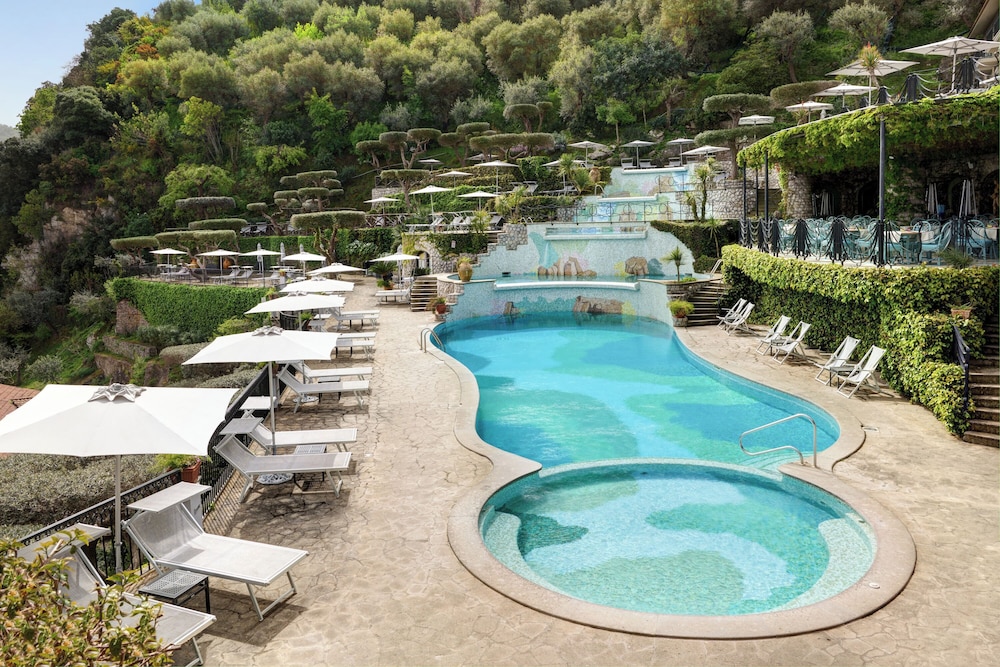 Grand Hotel Capodimonte — Swimming pool in Sorrento, Campania