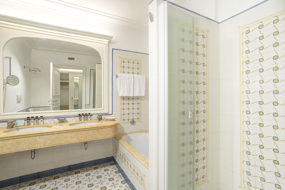 Grand Hotel Capodimonte — Hotel rooms in Sorrento, Campania