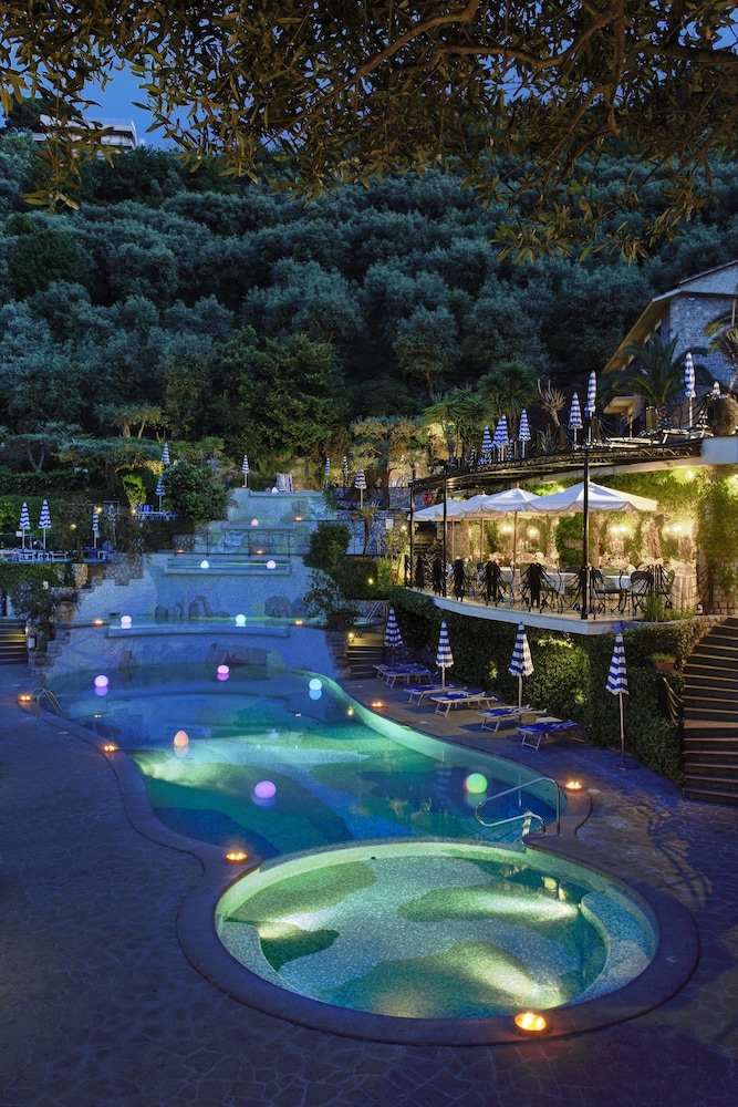 Grand Hotel Capodimonte — Swimming pool in Sorrento, Campania