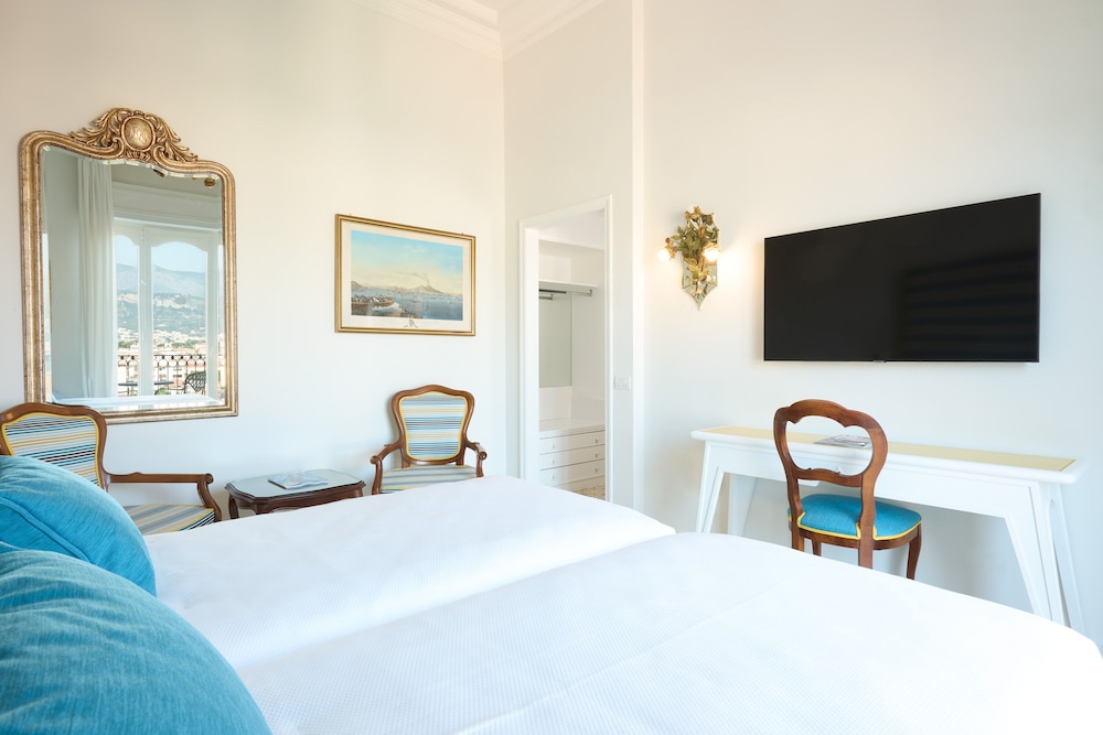Grand Hotel Capodimonte — Hotel rooms in Sorrento, Campania