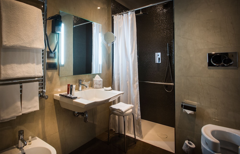 Uptown Palace — Hotel rooms in Milan, Lombardy