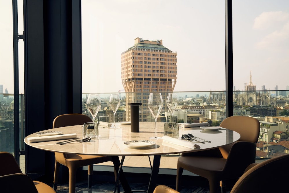 Uptown Palace — Restaurant & bars in Milan, Lombardy