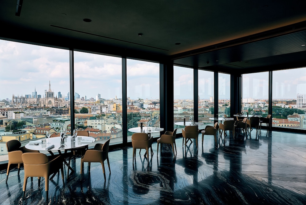 Uptown Palace — Restaurant & bars in Milan, Lombardy
