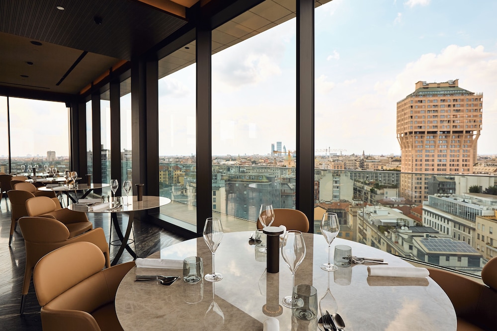 Uptown Palace — Restaurant & bars in Milan, Lombardy