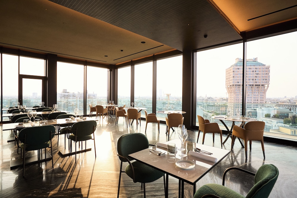 Uptown Palace — Restaurant & bars in Milan, Lombardy