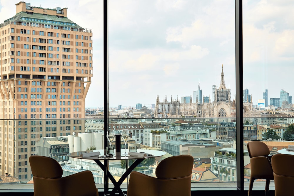 Uptown Palace — Restaurant & bars in Milan, Lombardy
