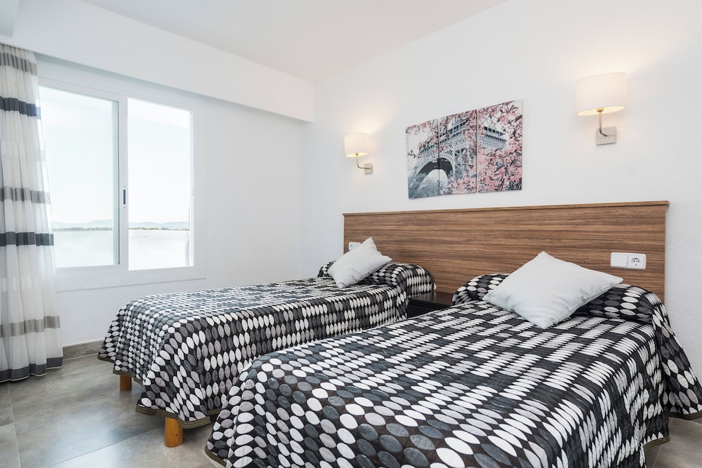 Apartamentos Siesta I — Hotel rooms in Alcudia, Balearic Islands