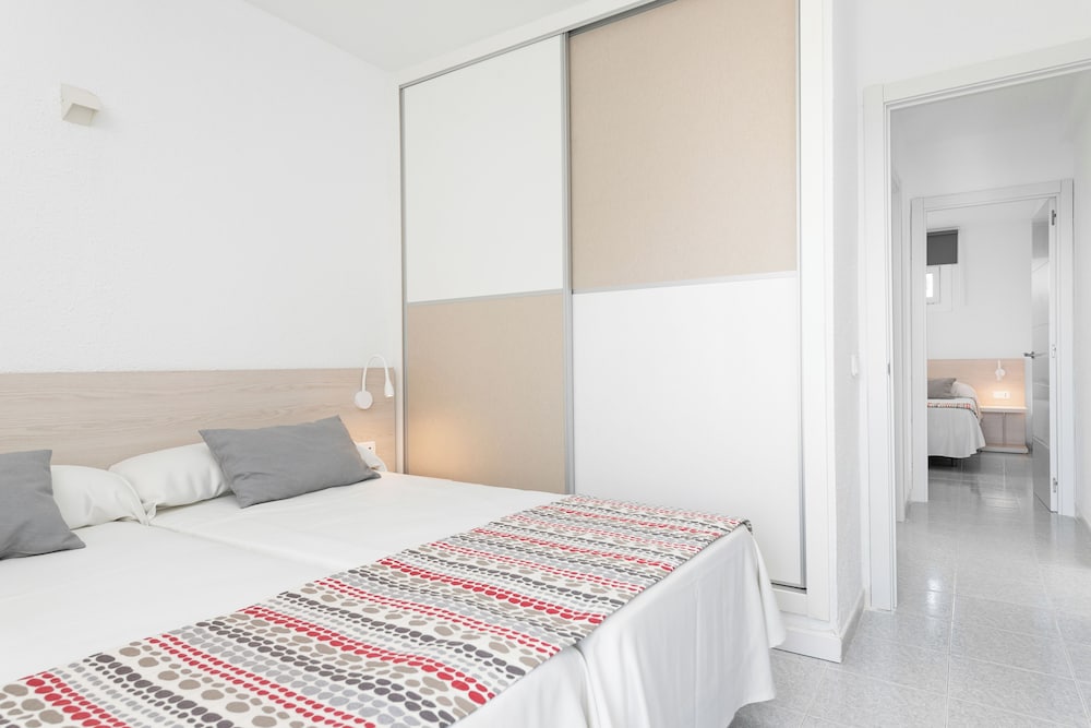 Apartamentos Siesta I — Hotel rooms in Alcudia, Balearic Islands