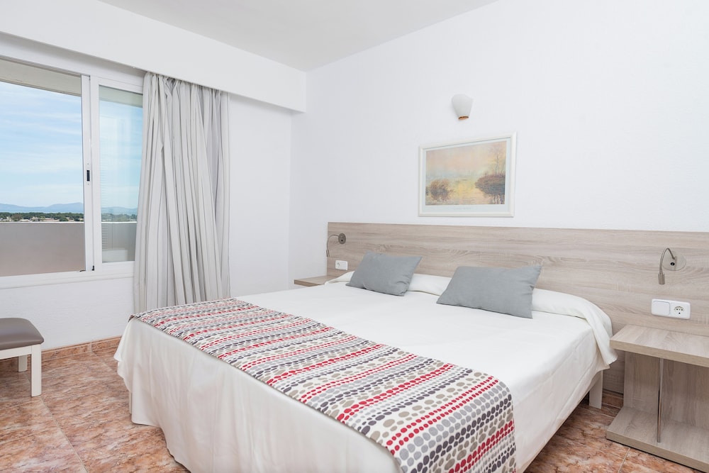 Apartamentos Siesta I — Hotel rooms in Alcudia, Balearic Islands