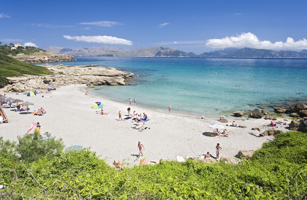 Apartamentos Siesta I — Beach in Alcudia, Balearic Islands
