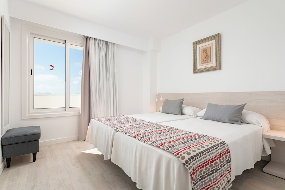 Apartamentos Siesta I — Hotel rooms in Alcudia, Balearic Islands
