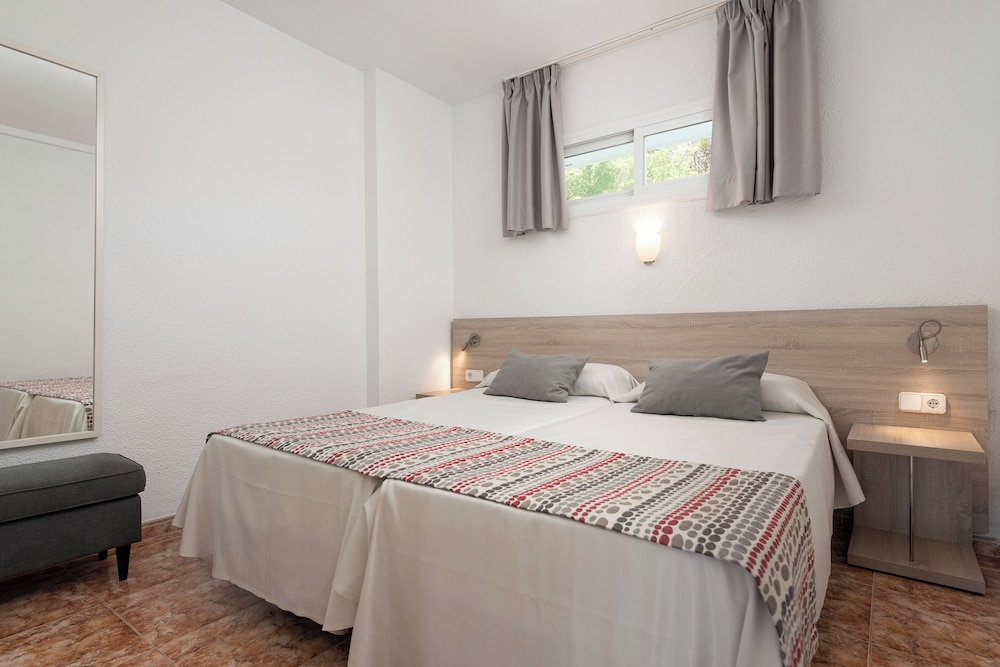 Apartamentos Siesta I — Hotel rooms in Alcudia, Balearic Islands