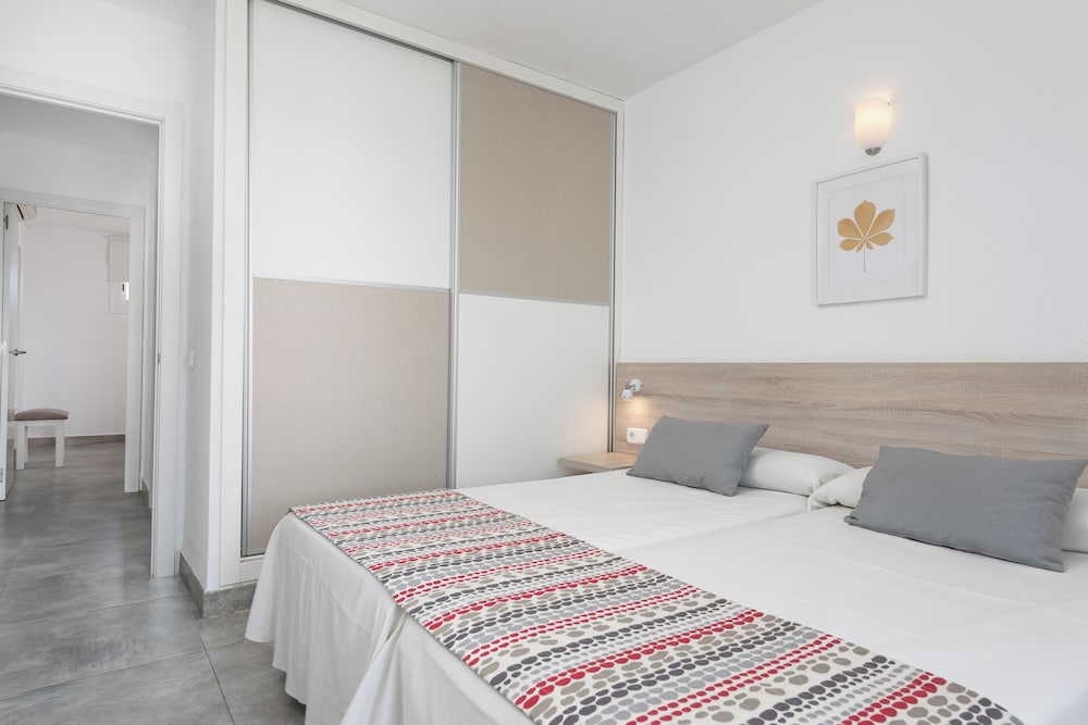 Apartamentos Siesta I — Hotel rooms in Alcudia, Balearic Islands