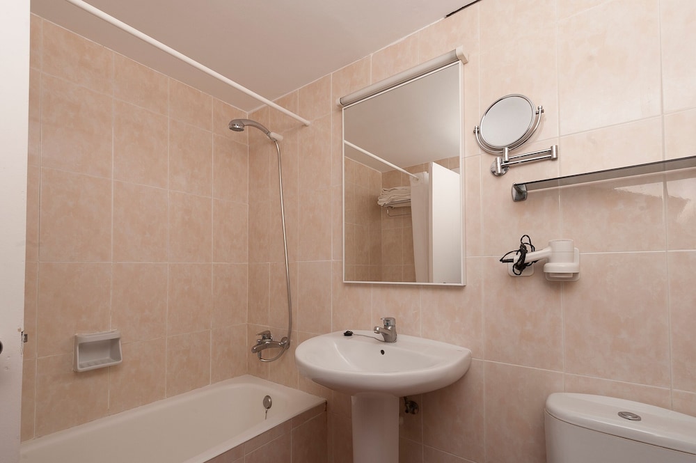 Apartamentos Siesta I — Hotel rooms in Alcudia, Balearic Islands