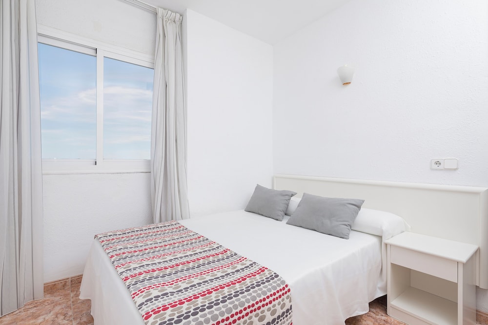 Apartamentos Siesta I — Hotel rooms in Alcudia, Balearic Islands