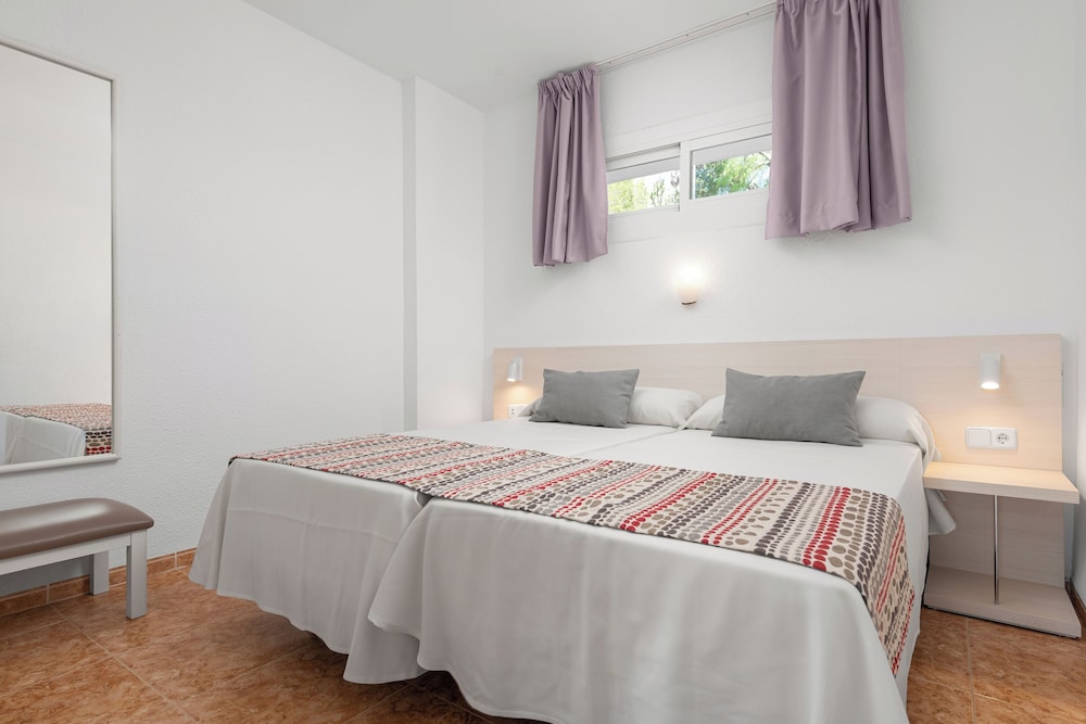 Apartamentos Siesta I — Hotel rooms in Alcudia, Balearic Islands