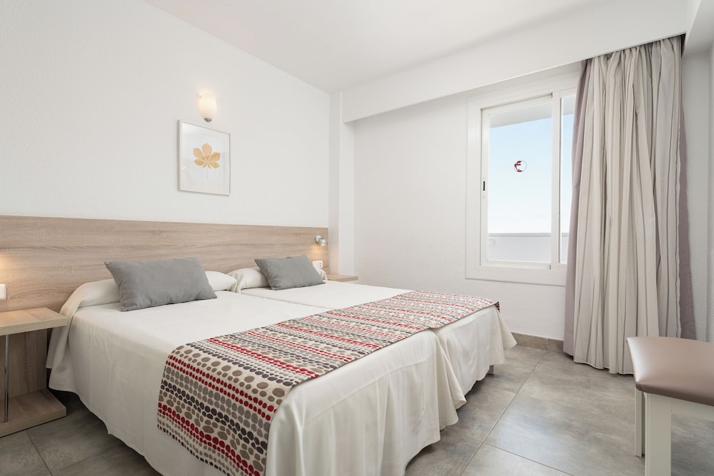 Apartamentos Siesta I — Hotel rooms in Alcudia, Balearic Islands