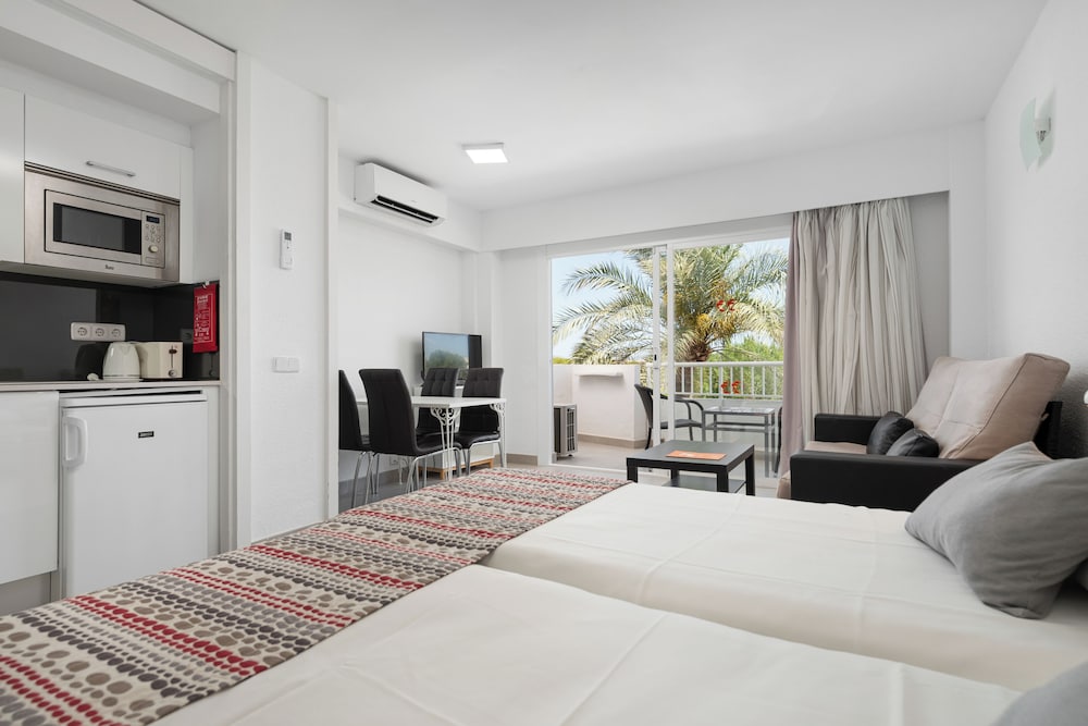 Apartamentos Siesta I — Hotel rooms in Alcudia, Balearic Islands