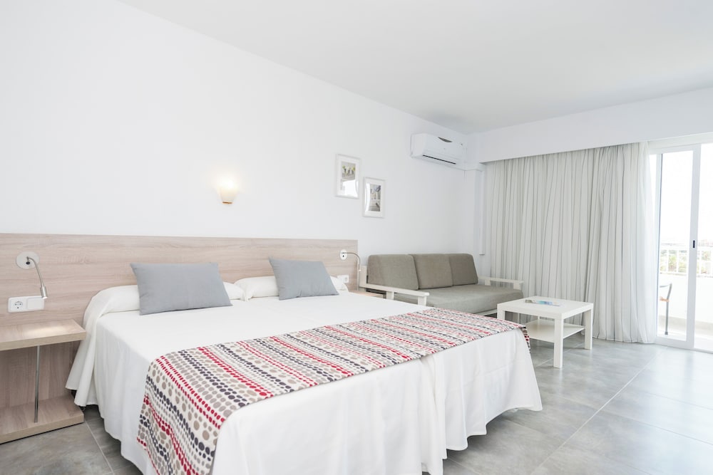 Apartamentos Siesta I — Hotel rooms in Alcudia, Balearic Islands