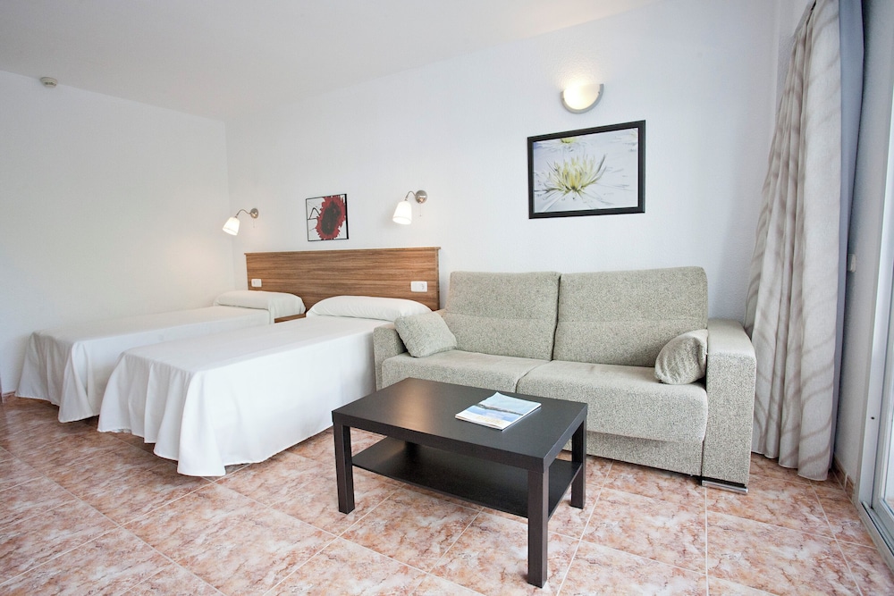 Apartamentos Siesta I — Hotel rooms in Alcudia, Balearic Islands