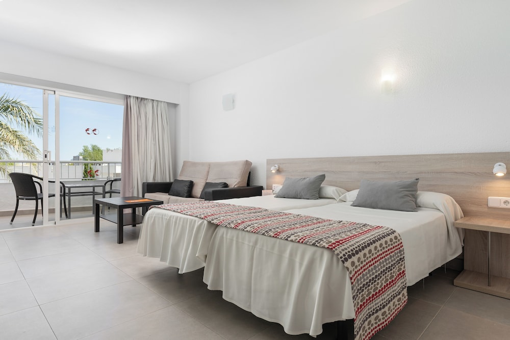 Apartamentos Siesta I — Hotel rooms in Alcudia, Balearic Islands